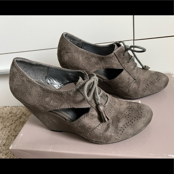 Grey suede wedge heels by Bakers - Picture 9 of 16